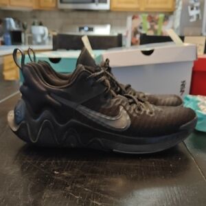 Men’s size 13 Nike Giannis Immortality.